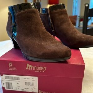 Munro chocolate brown suede leather with patent leather trim booties